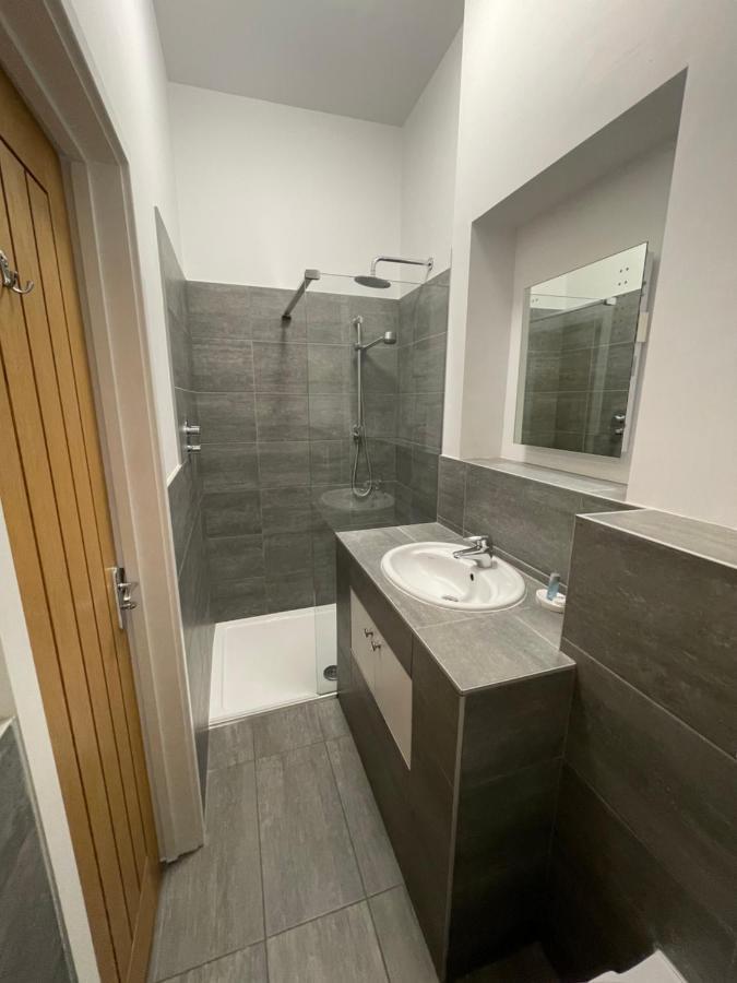 The Queen Matilda Country Rooms Avening Экстерьер фото