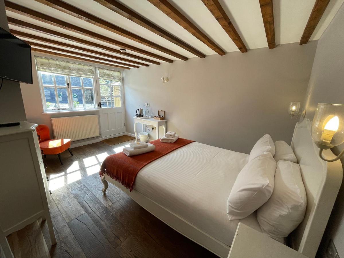 The Queen Matilda Country Rooms Avening Экстерьер фото