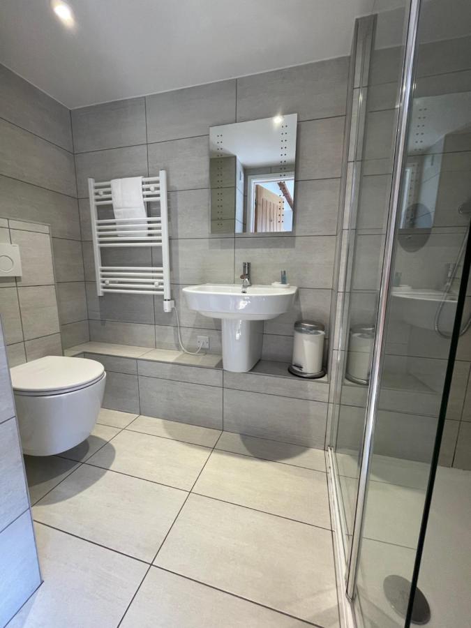 The Queen Matilda Country Rooms Avening Экстерьер фото